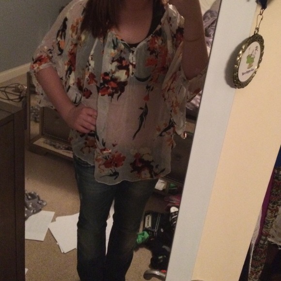 🚫SOLD🚫Buckle floral blouse - Picture 4 of 4