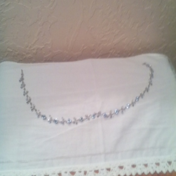 Necklace - Picture 1 of 2