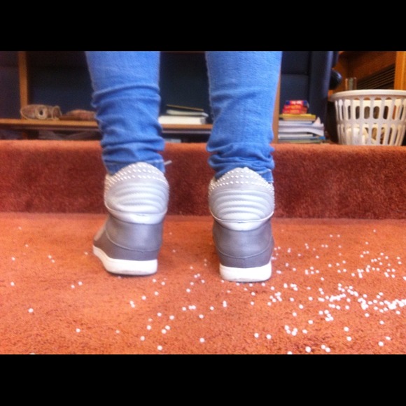 Shoes - Picture 3 of 4