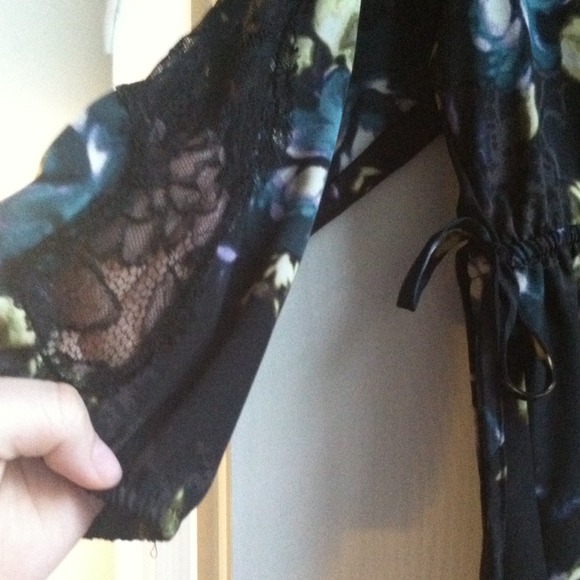 Flowery tunic - Picture 2 of 2