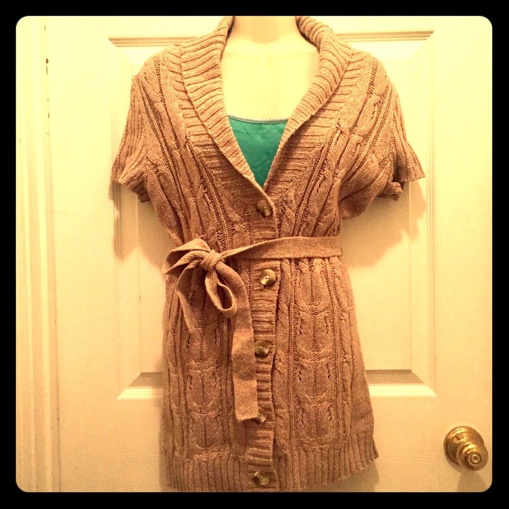 Short-sleeve sweater