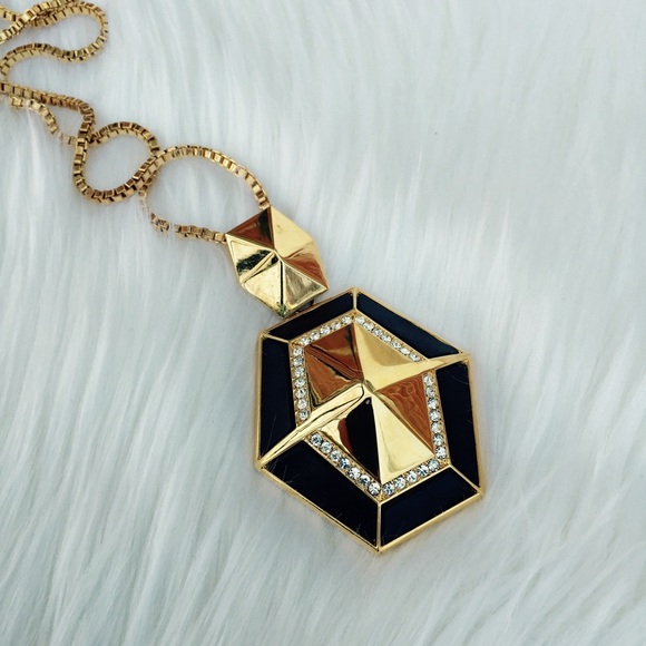 Vince Camuto Black & Gold Pendant Necklace!