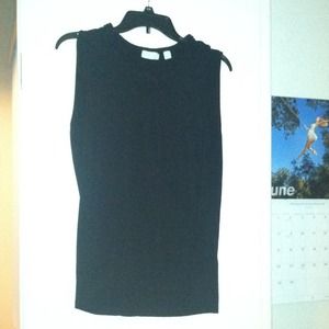 Sleeveless black top with piping knot