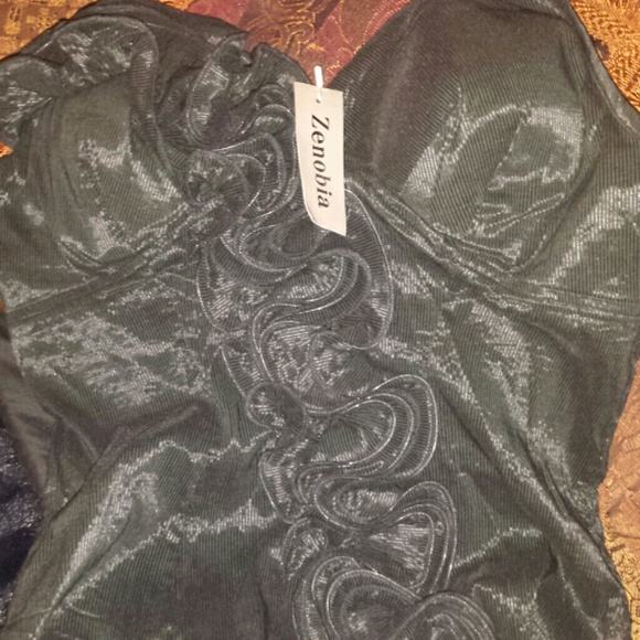 Black beautiful stretchy top. Bundled n sold