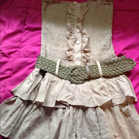 A poetry dress buttons and a belt. - Picture 1 of 3