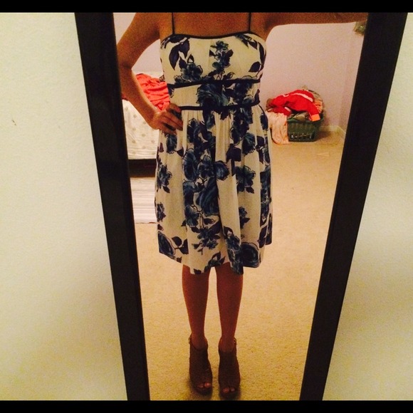 White and blue floral dress! - Picture 3 of 3