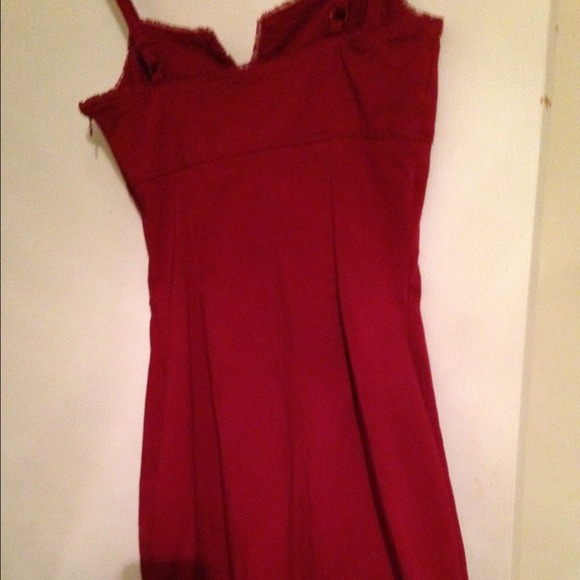 Red dress with sweetheart neckline - Picture 4 of 4