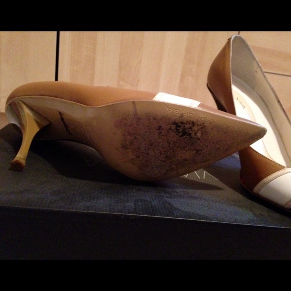 ❌SOLD IN BUNDLE❌Via Spiga tan leather  pumps - Picture 3 of 4