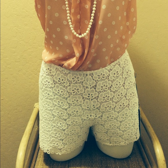 Brand new Jennifer Lopez white knit shorts