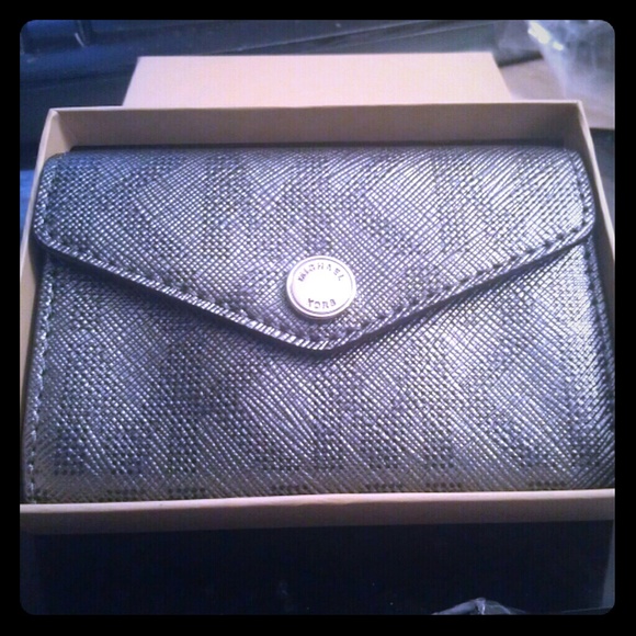 NWT Michael Kors Metallic Saffiano Wallet Cardcase - Picture 1 of 4