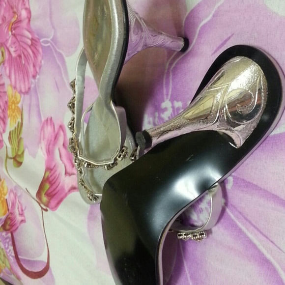 Shoes - Picture 4 of 4