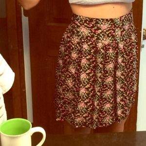 Floral high waisted skirt!