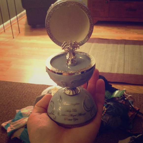 *ON HOLD*angel music box with Swarovski crystals⭐️