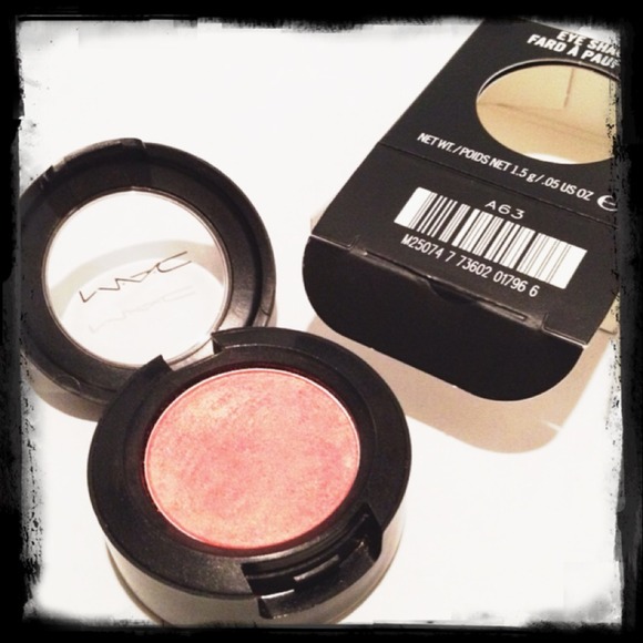 BUNDLED - 💯 Aunthentic - MAC Paradisco eyeshadow.