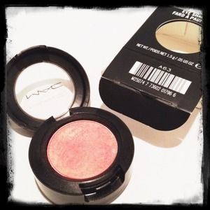 BUNDLED - 💯 Aunthentic - MAC Paradisco eyeshadow.