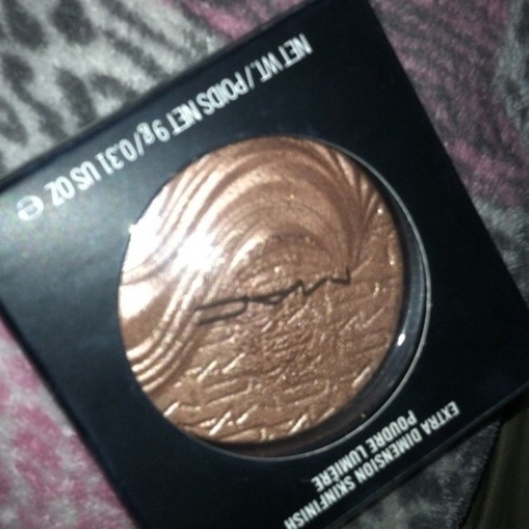 Skin finish diminish mac highlighter