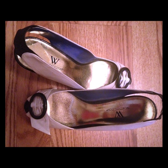 Chic black & white open toed heels. Small heel.