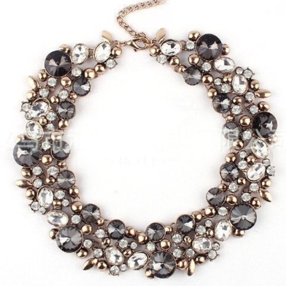 NWT gorgeous statement necklace