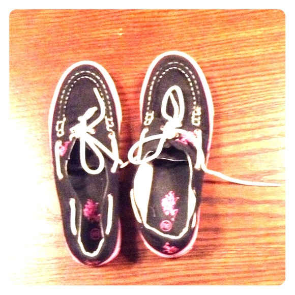 Shoe mania - Picture 1 of 1