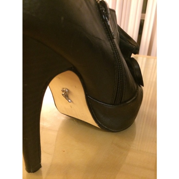 Leather Ruffle Heeled Booties - Picture 4 of 4