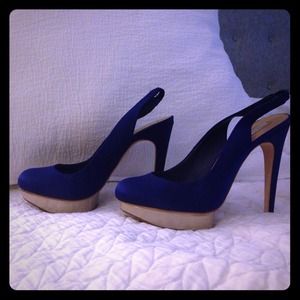BCBG royal blue platform pumps
