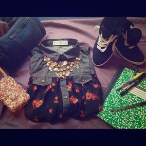 (Juniors) Sheer Top w/Denim Collar