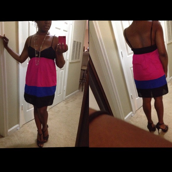Color-blocked Mini-Dress - Picture 2 of 2