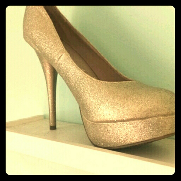 Glitter pumps