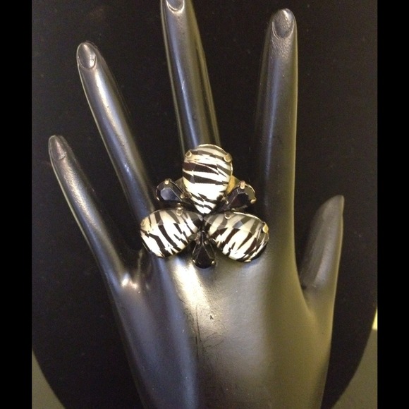 Zebra Ring💍 - Picture 2 of 2