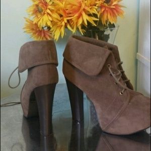 Pump heels