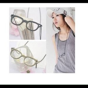 🚫hold🚫 Nerds glasses necklace!