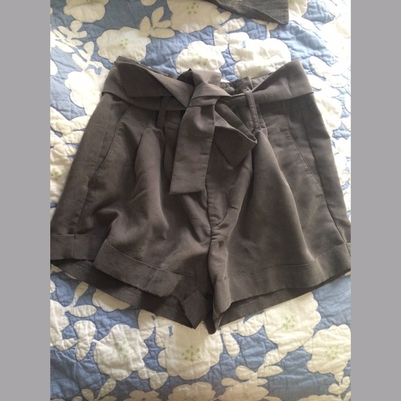 🔴SOLD IN BUNDLE🔴High waisted shorts - Picture 1 of 3