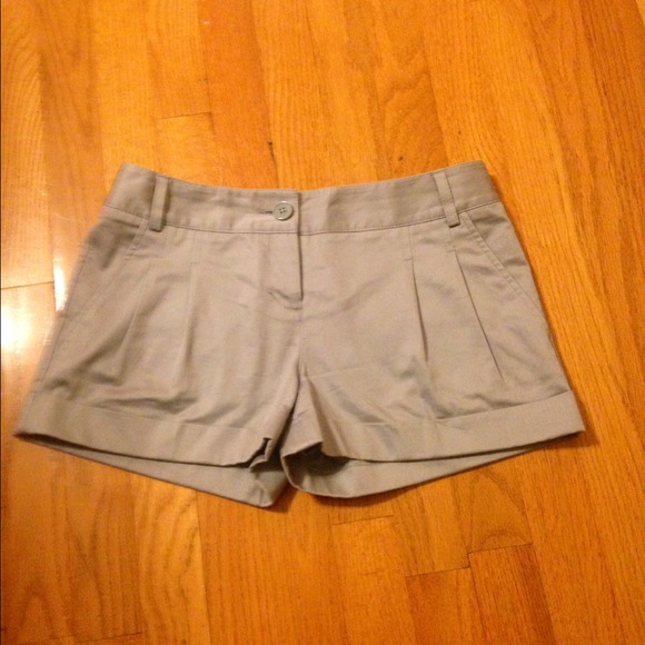 Grey Express Cuffed Shorts - Picture 2 of 3