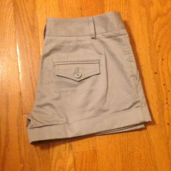 Grey Express Cuffed Shorts - Picture 3 of 3