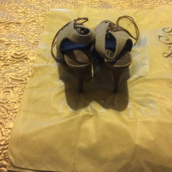 Shoes - Picture 3 of 3
