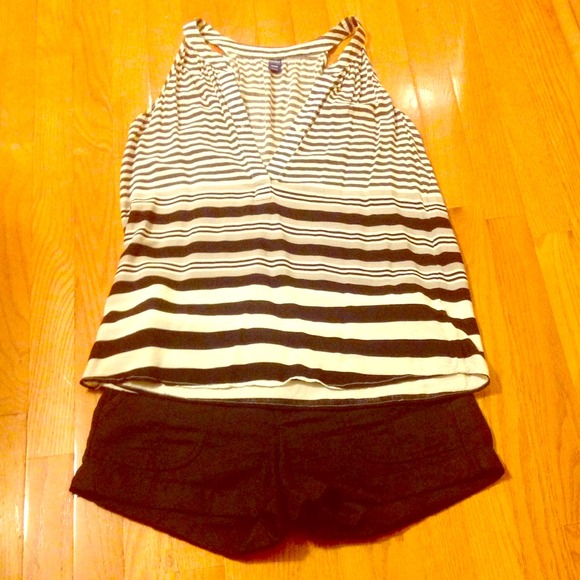 Black Hinge cotton/linen cuffed shorts