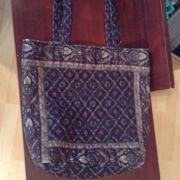 Vera Bradley tote in retired pattern Laurel