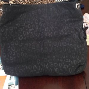 Thirty-One Suite Cross and Fold Purse NEW!