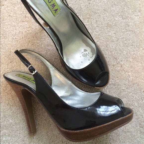 Black Pumps