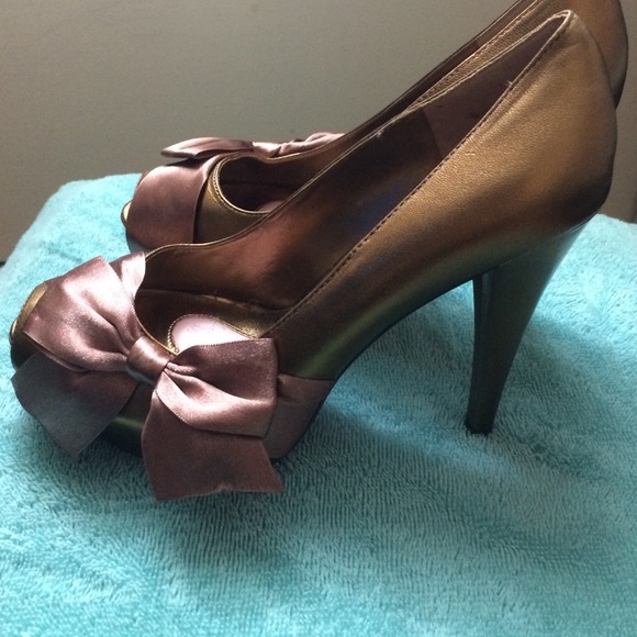 Bronze Parish Hilton pumps