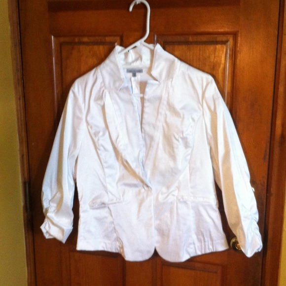 ❄️WINTER SALE❄️ White blazer
