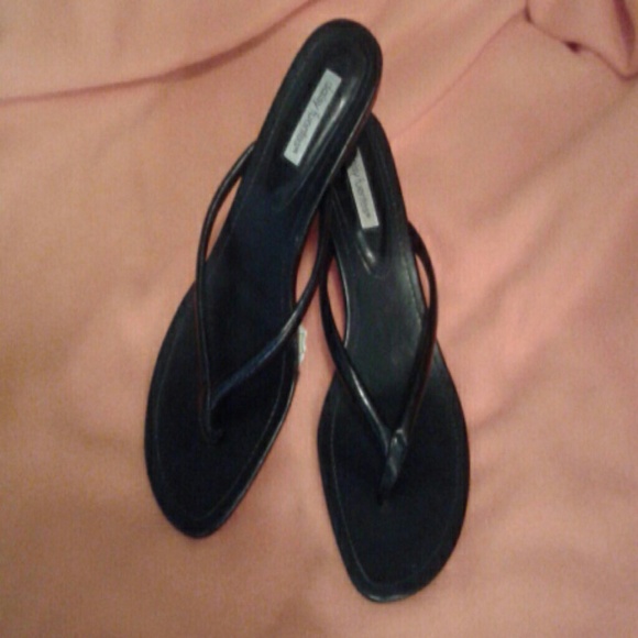 sandals.. - Picture 1 of 3