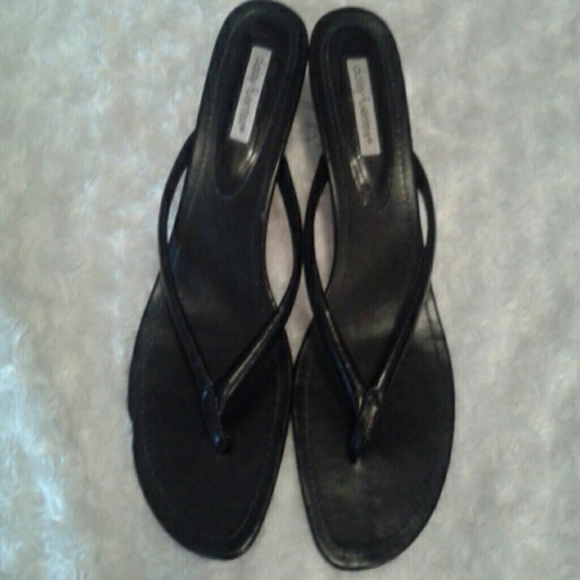 sandals.. - Picture 2 of 3