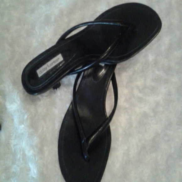 sandals.. - Picture 3 of 3