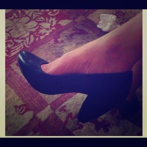 BORN Crown Collection - Essential black pumps