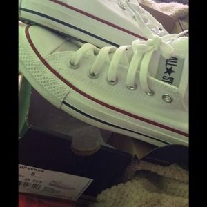 WHITE CHUCK TAYLOR CONVERSE