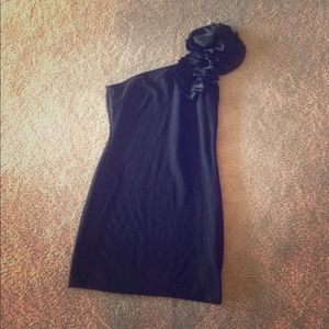 One shoulder size large