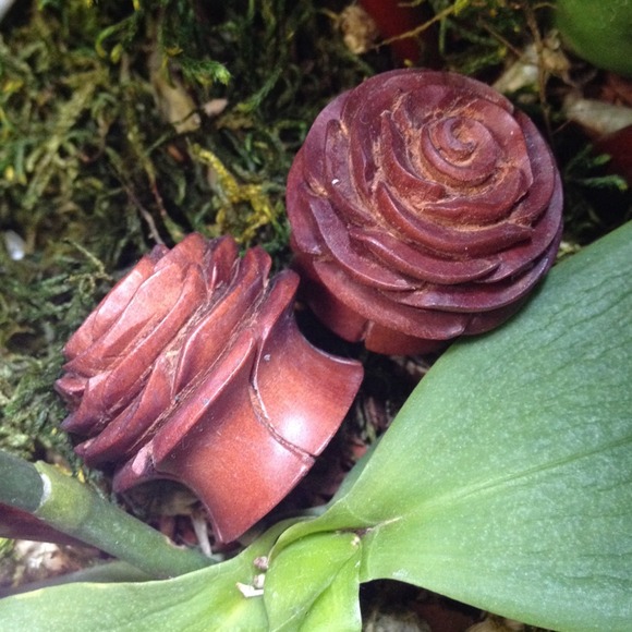 7/8" real wood rose bud gauges🌹