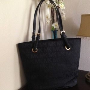 ❌Hold for mumclark❌Authentic👉Michael Kors tote🌺