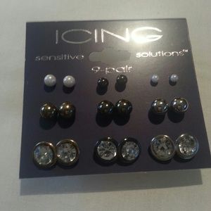 Stud earrings set